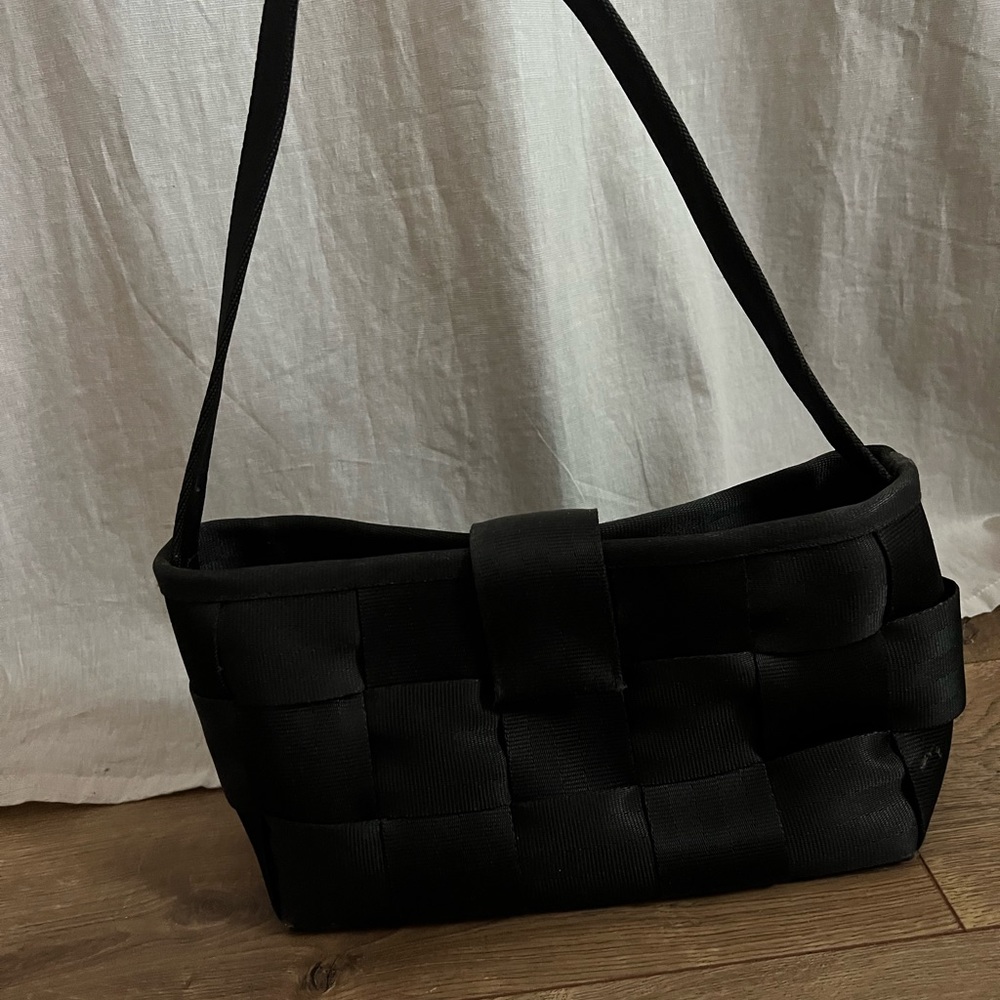 Harvey’s original seatbelt bag